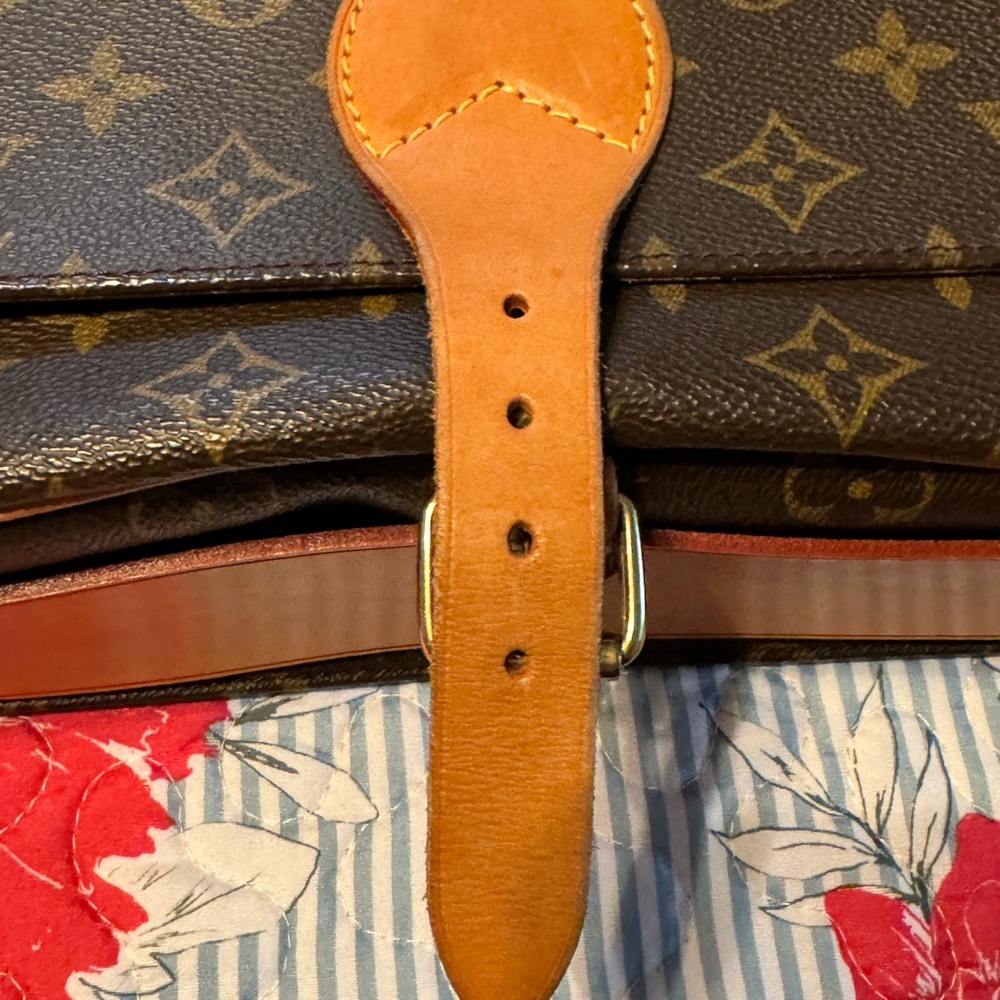 Louis Vuitton Brown Monogram Crossbody Bag with Tan Trim - Picture 7 of 11